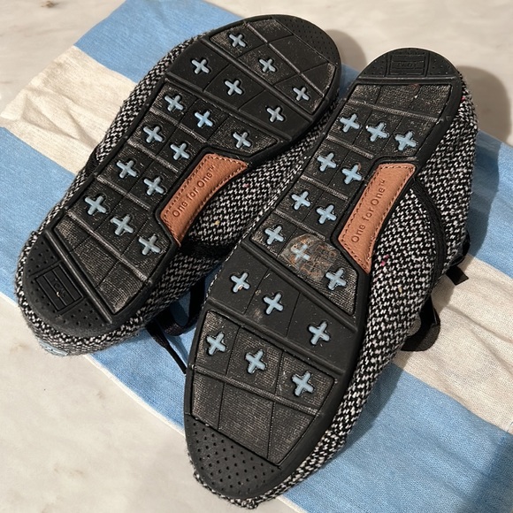 TOMS ๐ slip on sneakers ๐ size 8 ๐ New w/o tag - Picture 3 of 7